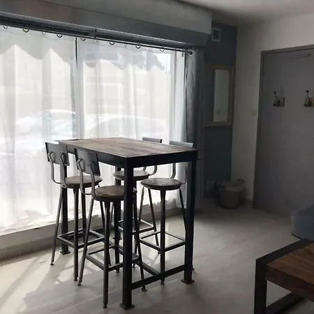 Comme A La Maison